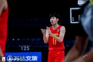 媒体人：张博源是最后一位获得出场机会的正式球员 但他表现出彩